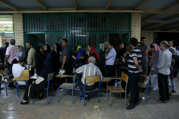 Final moments of balloting in Tehran