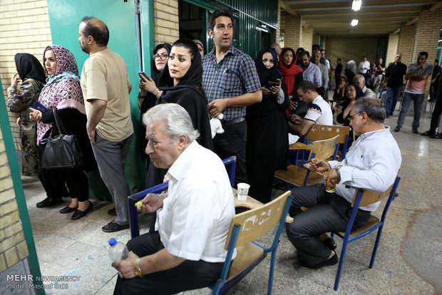 Final moments of balloting in Tehran