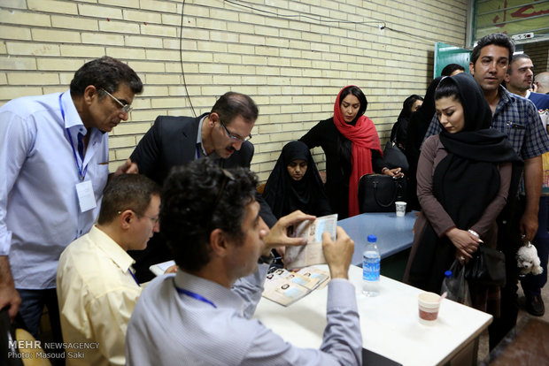 Final moments of balloting in Tehran