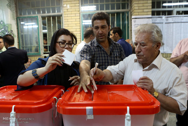 روحانی در کردستان با اختلاف کمی پیشتاز است