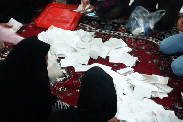 بالغ بر ۹۴۹ هزار نفر در استان همدان آرای خود رابه صندوق‌ انداختند