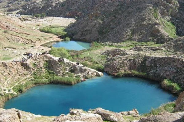 İran'ın İlam eyaletinde ikiz göller