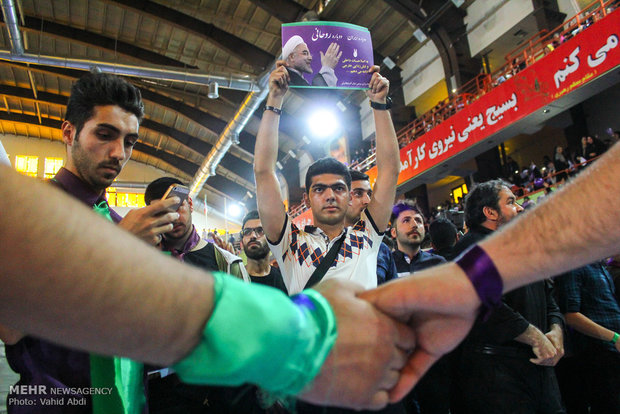 Tabrizi people celebrate Rouhani reelection