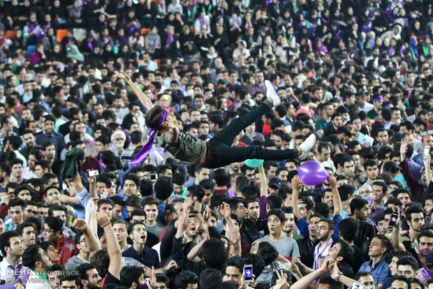 Tabrizi people celebrate Rouhani reelection