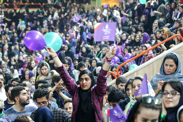 Tabrizi people celebrate Rouhani reelection