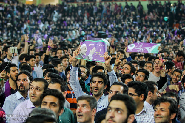 Tabrizi people celebrate Rouhani reelection