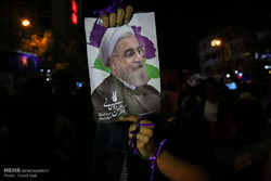 سمنانی‌ها پیروزی حسن روحانی در انتخابات را جشن گرفتند