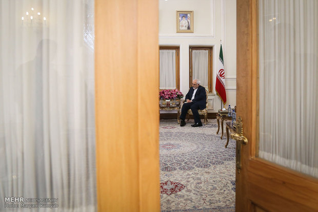 Zarif receives Slovenian, Austrian ambs.