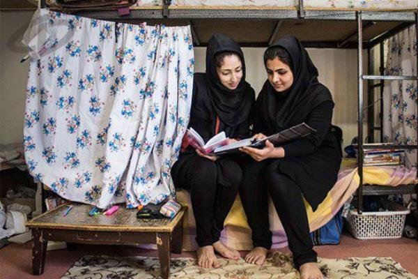 دورهمی دخترانه در خوابگاه دانشگاه علوم پزشکی تبریز برپا شد