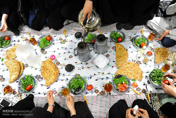 اجرای طرح «هر سازمان میزبان یک سفره مهربانی» ماه رمضان درکرمانشاه