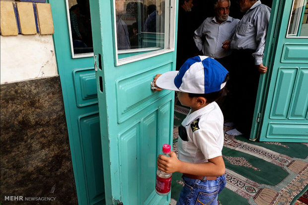 غبار روبی مسجد صاحب الزمان عج ورامین با حضور آیت الله محمودی گلپایگانی