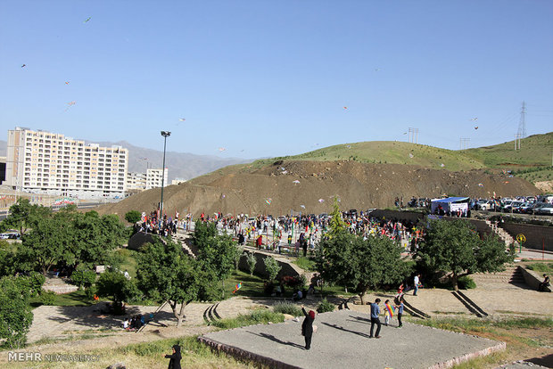 İran’ın Senendec kentinde uçurtma şöleni