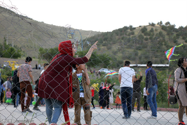 İran’ın Senendec kentinde uçurtma şöleni