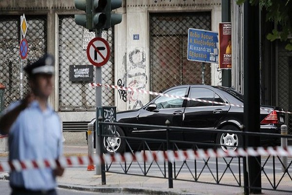 جراحت شدید نخست وزیر اسبق یونان در پی بمبگذاری در خودرو