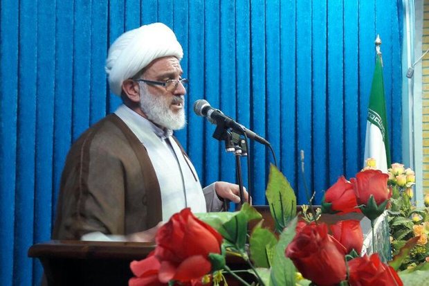 ملت ایران اسلامی با قدرت از عزت کشور دفاع می‌کند
