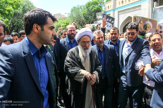 People in Tabriz denounce Bahrain crack-down on cleric