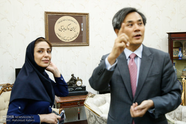 S Korean envoy to Tehran hosts art exhibition