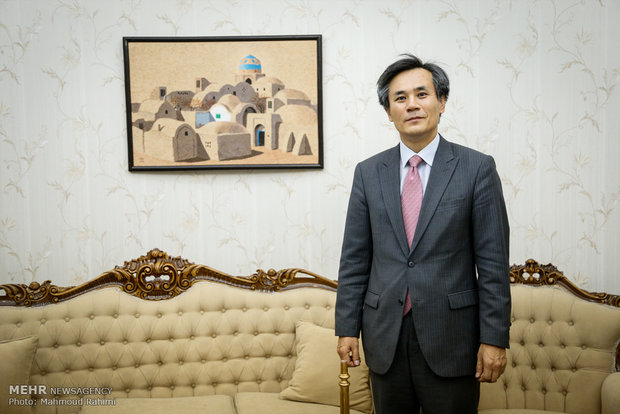 S Korean envoy to Tehran hosts art exhibition