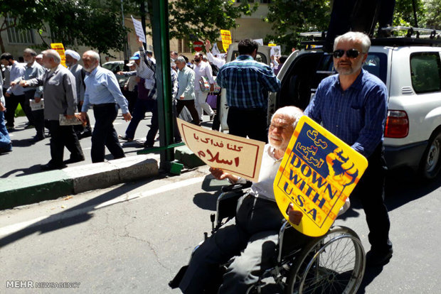 Tehran holds protest march for Sheikh Isa Qassim