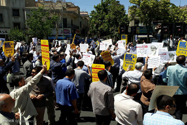 راهپیمایی نمازگزاران تهرانی در اعتراض به هتک حرمت شیخ عیسی قاسم