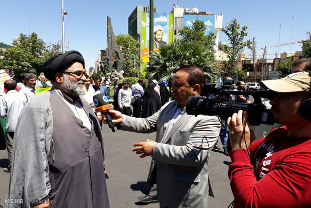 راهپیمایی نمازگزاران تهرانی در اعتراض به هتک حرمت شیخ عیسی قاسم