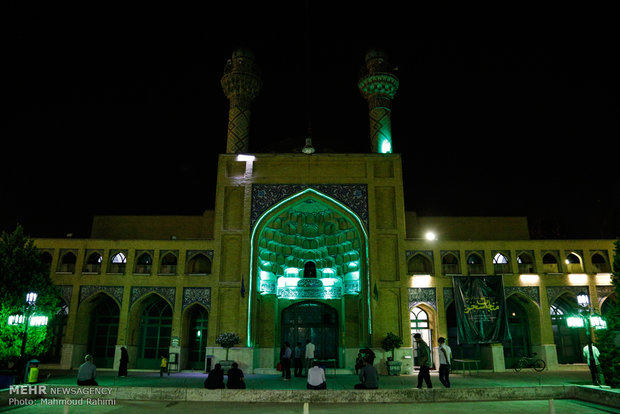 آسمان نزدیک است، مسجد دانشگاه شریف