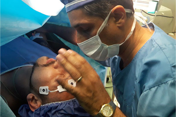 عمل جراحی ارتوپدی با هیپنوتیزم در مشهد انجام شد