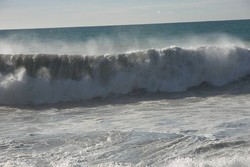 افزایش ارتفاع موج تا سه متر در خلیج فارس و دریای عمان