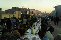 برپایی بزرگترین سفره خیابانی افطاری در آران و بیدگل