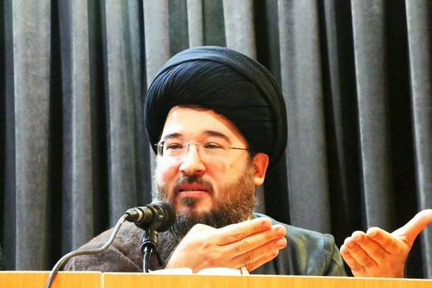 نگاه معرفتی امام همچنان مسکوت مانده است/ کثرت و وحدت از منظر امام