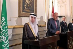 رایزنی وزرای خارجه مصر وعربستان درباره روابط دوجانبه ومسائل منطقه