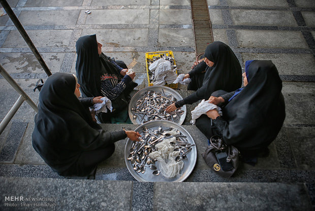 مراسم افطار در حسینیه امام همدان