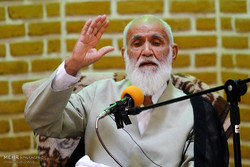 زیست متفاوت یک روحانی انقلابی/ وقتی عمامه با لباس کار عوض می‌شود