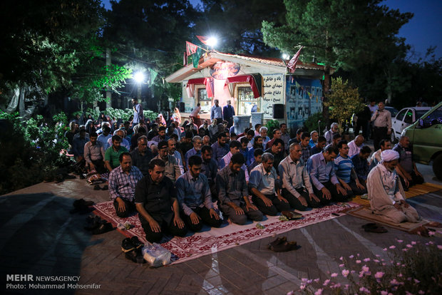 Iftar banquet hosted by 'martyrs'