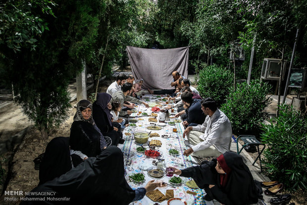 Iftar banquet hosted by 'martyrs'