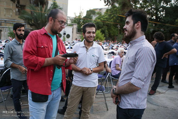 افطاری انجمن عکاسان و هنرهای تجسمی انقلاب و دفاع مقدس