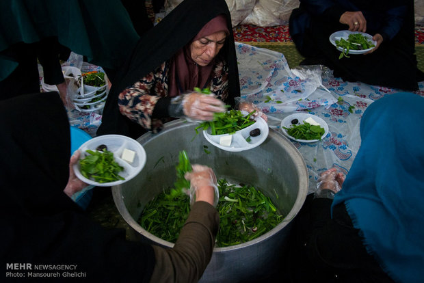 برگزاری افطار در امامزاده بسطام