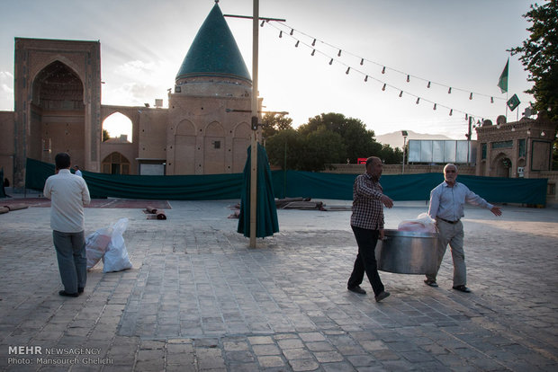 برگزاری افطار در امامزاده بسطام