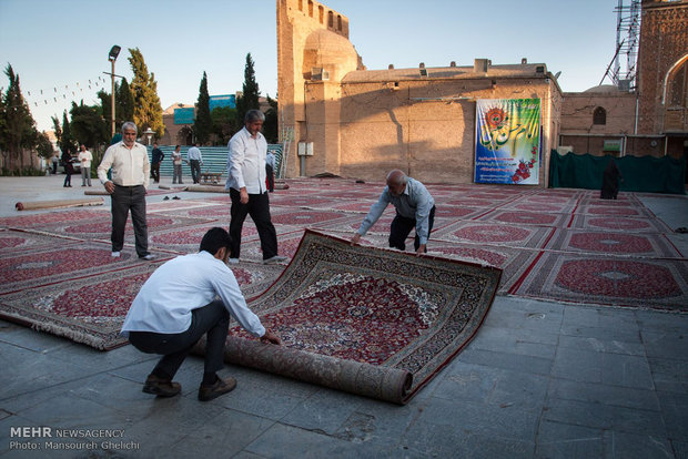 برگزاری افطار در امامزاده بسطام