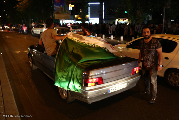 شادی مردم تهران پس از صعود تیم ملی فوتبال به جام جهانی روسیه