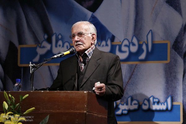 پرویز اذکایی ۱۴ هزارجلد کتاب وقف کتابخانه مرکزی همدان کرد 