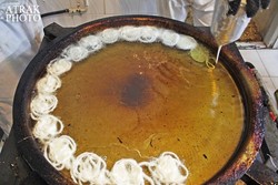 طبخ زولبیا و بامیه با شربت معده / استفاده از روغن فاسد در شیرینی‌پزی‌ها