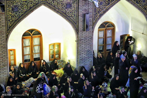 مراسم احیای شب نوزدهم ماه رمضان در مسجد جامع زنجان