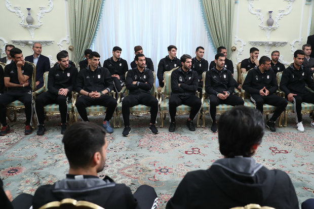 President Meets national football team