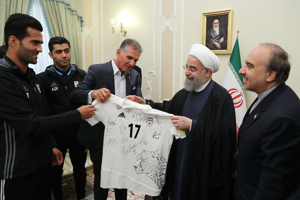 President Meets national football team