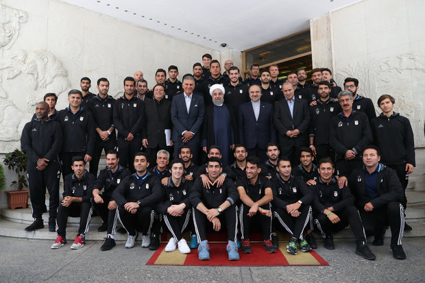 President Meets national football team