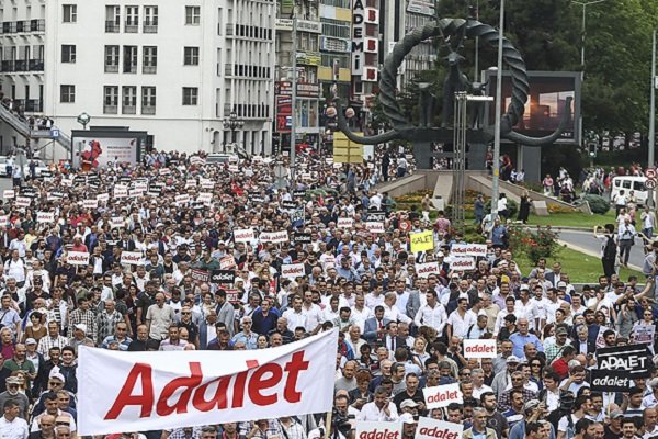 CHP'nin 'adalet' yürüyüşü başladı