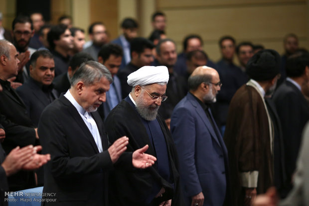 President Rouhani hosts journalists at Iftar banquet