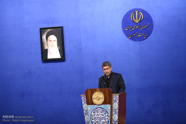 President Rouhani hosts journalists at Iftar banquet