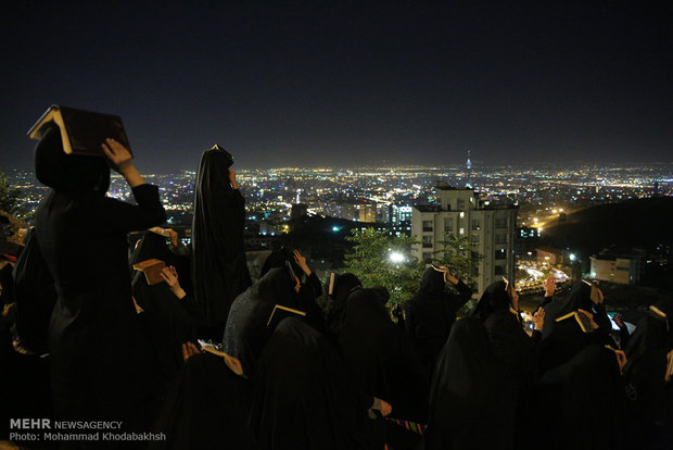 مراسم احیای شب بیست و یکم ماه رمضان در مزار شهدای گمنام کهف الشهدا